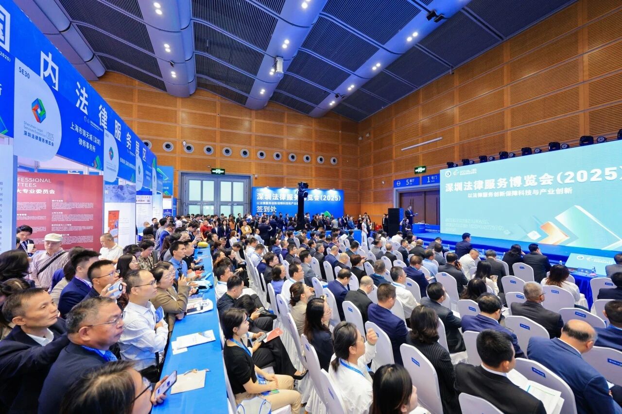 法大夫法博会首日直击 | 法大夫展位人气火爆，AI法律智能体实力圈粉​